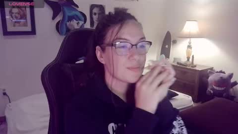 vagelicious online show from October 6, 2025, 12:02 pm