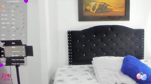 Vahiolet smith online show from December 19, 2025, 3:35 am