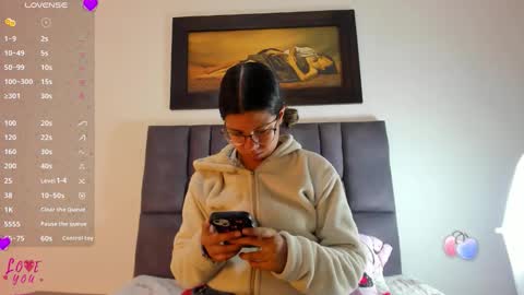 Vahiolet smith online show from April 11, 2026, 3:44 am