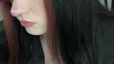 Snapshot of vailyreb chatting on May 25, 2026, 2:45 pm Marin online show from May 25, 2026, 2:45 pm