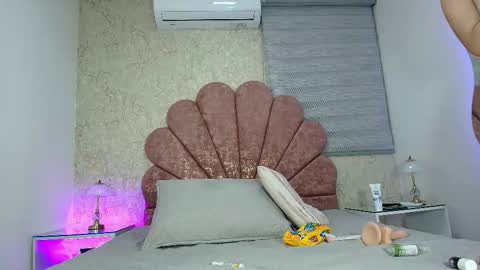 Snapshot of vaiolet_colls chatting on February 3, 2026, 11:59 am Vaiolet colls online show from February 3, 2026, 11:59 am