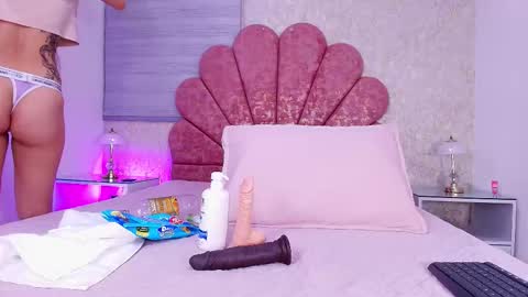 Snapshot of vaiolet_colls chatting on February 17, 2026, 12:01 pm Vaiolet colls online show from February 17, 2026, 12:01 pm