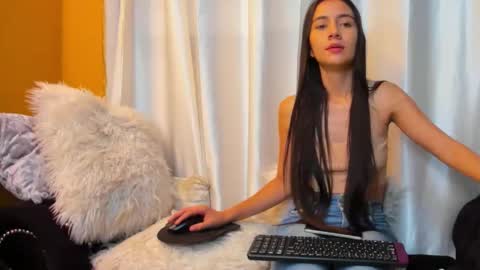 VaiolletCooper online show from April 25, 2026, 3:42 pm