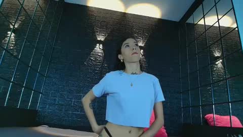 V A I O L E T T  S M I T H online show from February 27, 2025, 1:49 pm