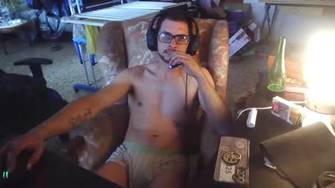 valdivar__ online show from April 28, 2026, 12:32 pm