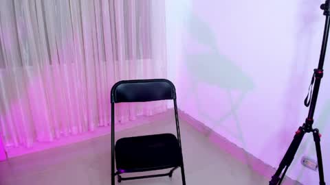 HI IM NEW online show from April 8, 2026, 2:50 pm