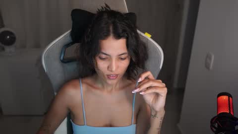 valecute01 online show from October 3, 2025, 3:36 am