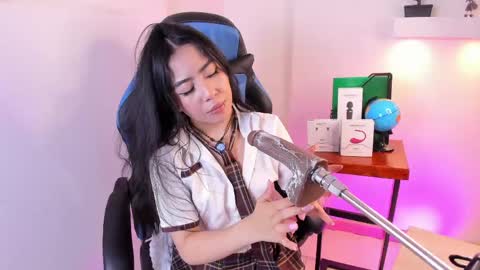 Snapshot of valecute_ chatting on April 19, 2026, 8:33 pm Vale online show from April 19, 2026, 8:33 pm