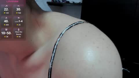 valemorales413 online show from March 13, 2026, 12:12 pm