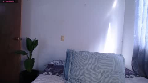 Snapshot of valen_thompson chatting on May 1, 2026, 8:35 pm IG-valen mendoza99 twitter valenthompson99 online show from May 1, 2026, 8:35 pm