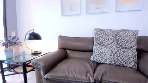 Valen online show from September 29, 2025, 9:41 pm