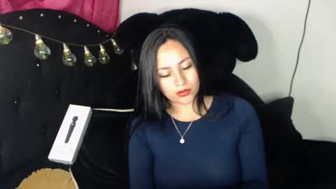 valenthina_96 online show from January 8, 2026, 11:51 pm