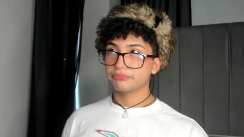 Valentin0 online show from October 26, 2025, 7:53 pm