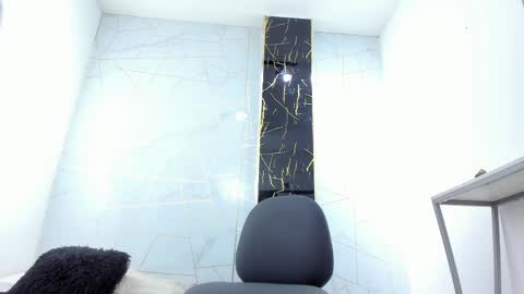 VALENTIN  online show from April 5, 2026, 4:09 am