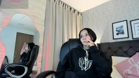 Snapshot of valentina__desire chatting on May 7, 2026, 11:48 am Valen online show from May 7, 2026, 11:48 am