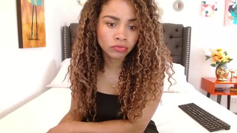 Valen Ferrer online show from January 23, 2025, 6:24 pm