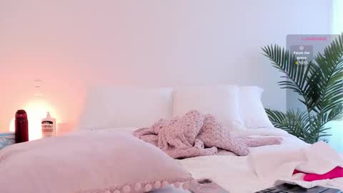 Snapshot of valentina_m17 chatting on December 13, 2025, 10:37 pm VALENTINA online show from December 13, 2025, 10:37 pm