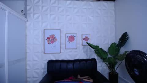 Valentina  online show from November 12, 2025, 11:03 pm