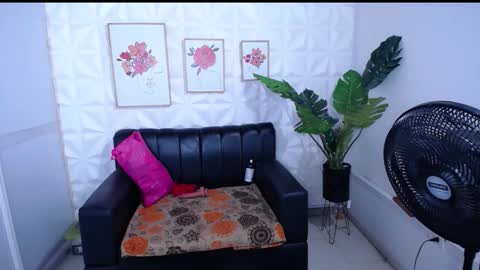 Valentina  online show from January 5, 2026, 10:57 pm