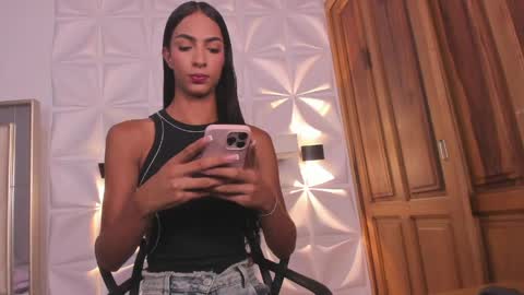 valentinaliux_ online show from May 21, 2026, 11:50 am