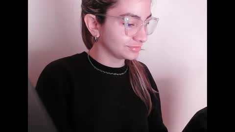 Snapshot of valentinaseleni24 chatting on September 18, 2025, 3:25 pm valentinaseleni24 online show from September 18, 2025, 3:25 pm
