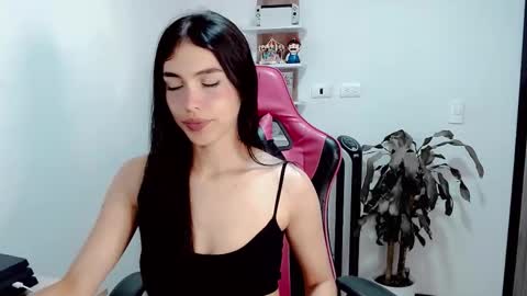 Valentina  online show from November 7, 2025, 12:10 am