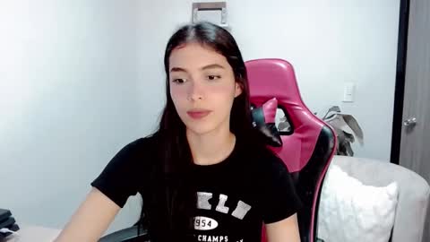 Valentina  online show from November 11, 2025, 1:49 am