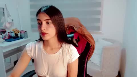 Valentina  online show from March 6, 2026, 1:46 am