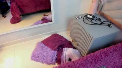 Mia  online show from February 28, 2026, 7:04 pm