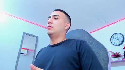 Valentin online show from October 8, 2025, 6:49 pm