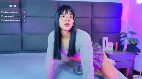 valentino moon online show from December 23, 2025, 2:09 am