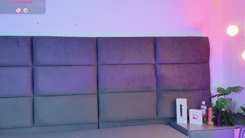 valentino moon online show from January 6, 2026, 2:59 am