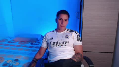 VALENTINO online show from April 15, 2026, 10:43 pm