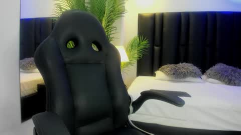 valeri_tafur online show from November 11, 2025, 11:10 am