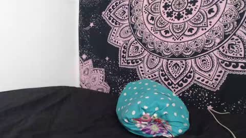 valeria online show from April 13, 2026, 7:41 pm