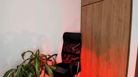 Valeria lewiis joness online show from December 25, 2024, 6:31 am