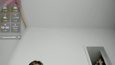 valerialoren online show from October 27, 2025, 3:32 am