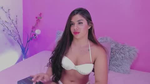 Valeria  online show from September 27, 2025, 4:06 am