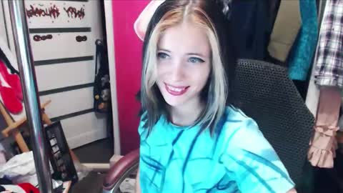 Snapshot of valeriaxkiss chatting on January 12, 2025, 12:23 pm ValeriaXKiss online show from January 12, 2025, 12:23 pm