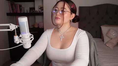 valerie07 online show from November 6, 2025, 1:50 am