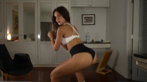 Snapshot of valerieh chatting on November 12, 2025, 12:00 am Valerie online show from November 12, 2025, 12:00 am