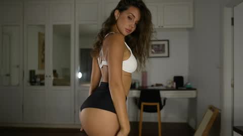 Snapshot of valerieh chatting on November 26, 2025, 12:44 am Valerie online show from November 26, 2025, 12:44 am