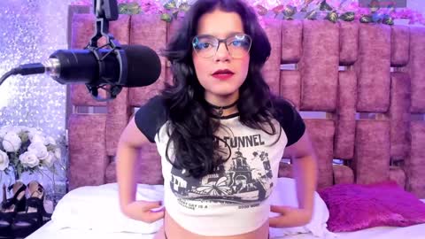 Snapshot of valeriekay_ chatting on February 6, 2025, 12:37 pm Valeria online show from February 6, 2025, 12:37 pm