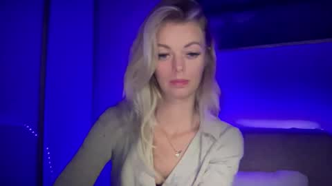 Valerie  online show from September 22, 2025, 8:22 pm