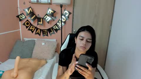 Snapshot of valerihouse chatting on February 19, 2025, 11:36 pm Juli C online show from February 19, 2025, 11:36 pm