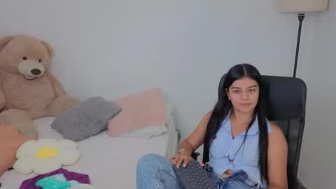 Snapshot of valerihouse chatting on October 4, 2025, 10:52 pm Juli C online show from October 4, 2025, 10:52 pm