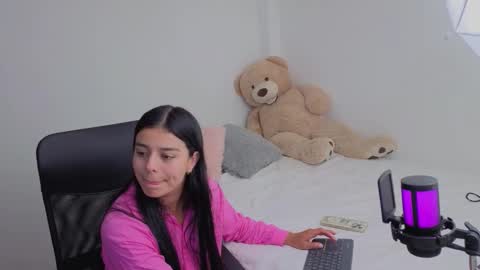 Juli C online show from December 18, 2025, 1:22 am