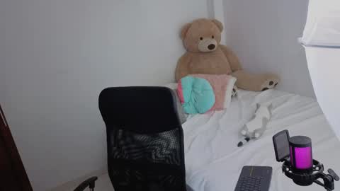 Snapshot of valerihouse_ chatting on May 5, 2026, 1:13 am valerihouse_ online show from May 5, 2026, 1:13 am