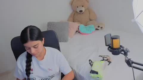 Snapshot of valerihouse_ chatting on May 15, 2026, 1:45 am valerihouse_ online show from May 15, 2026, 1:45 am