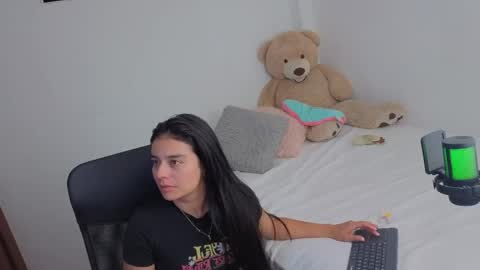 Snapshot of valerihouse_ chatting on May 20, 2026, 12:50 am valerihouse_ online show from May 20, 2026, 12:50 am